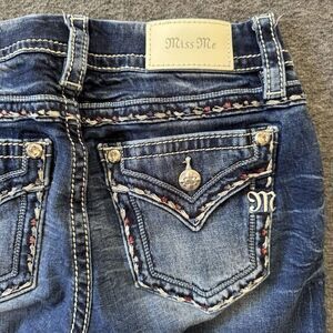 Miss Me Shorts Curvy Bermuda Women’s Size 25 Embellished Embroidered Rhinestone